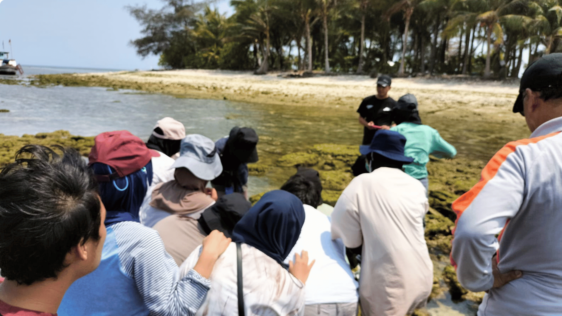 Pelaksanaan Outdoor Learning Center Mata Kuliah Pembelajaran di Luar Kelas oleh Mahasiswa S2 Pendidikan IPA Universitas Bengkulu di Pulau Tikus