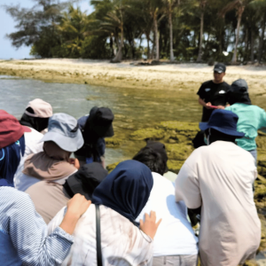 Pelaksanaan Outdoor Learning Center Mata Kuliah Pembelajaran di Luar Kelas oleh Mahasiswa S2 Pendidikan IPA Universitas Bengkulu di Pulau Tikus